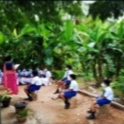 පාසලේ දවසක්..